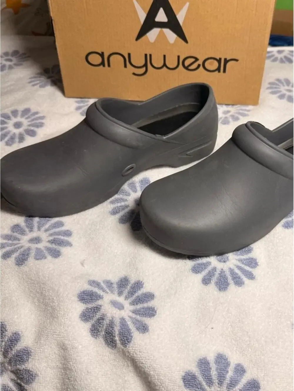 Anywear Unisex Guardian Angel Black Slip-On Work Loafers for Nurses